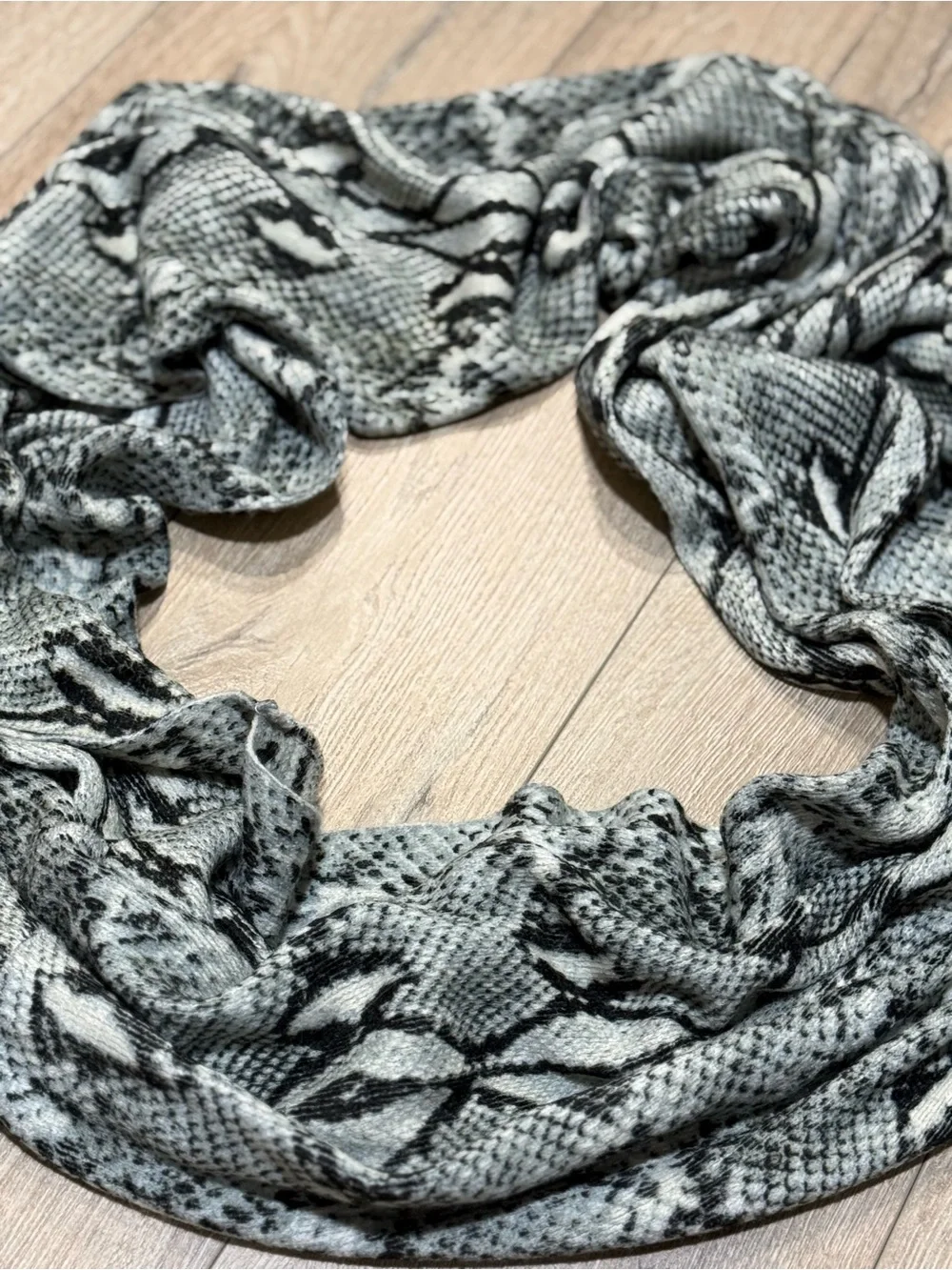 Michael Kors Animal Print Infinity Scarf Gray Black Oversized Knit Wrap